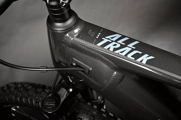 HAIBIKE-ALLTRACK-5-mit-der-Farbe-greyslate-aus-dem-Modelljahr-2025-Kabelfuehrung-am-Rahmen Haibike ALLTRACK 5 grey slate 2025